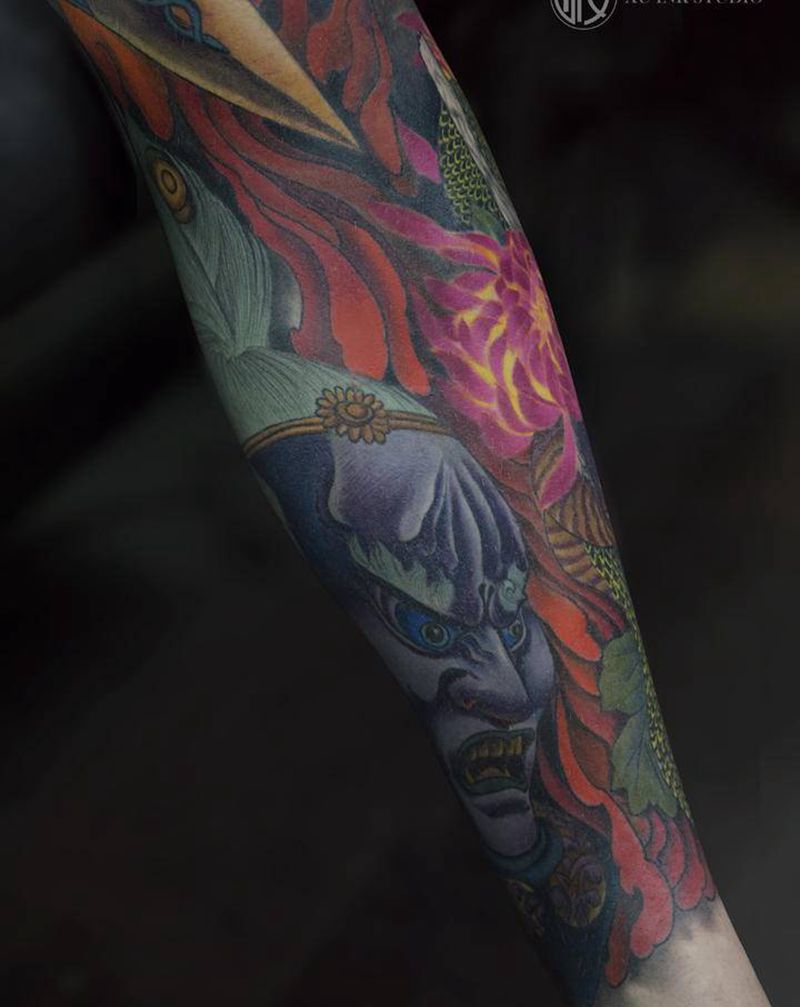 花腿细节纹身图片_腿部新传统纹身图案