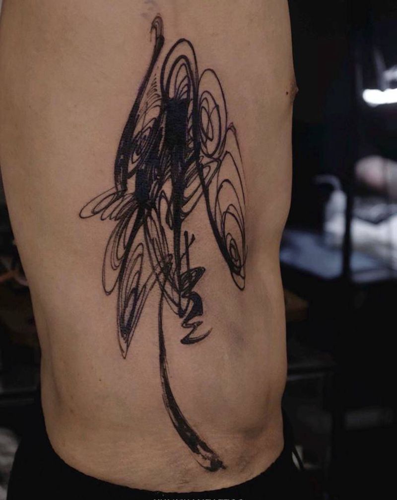 文字_纹身图片_腰部花体字水墨纹身图案