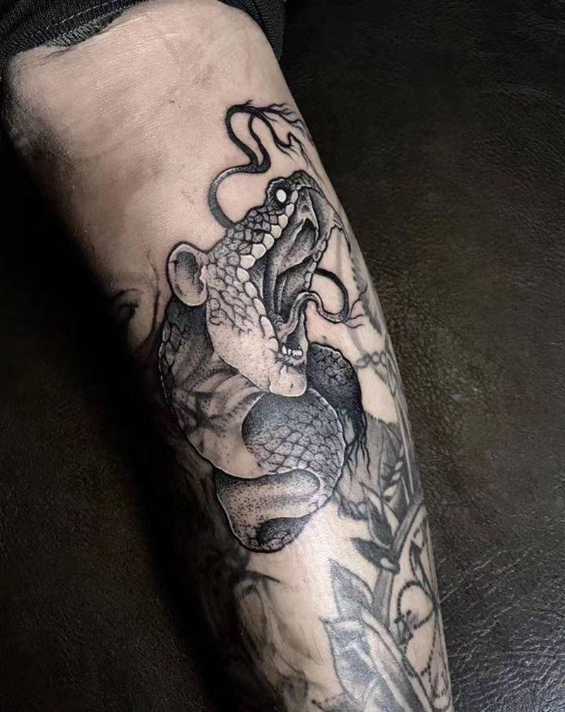 暗黑蛇纹身图片_腿部黑灰、暗黑纹身图案