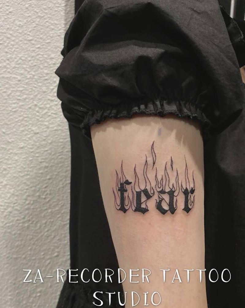 fear纹身图片_手臂花体字纹身图案