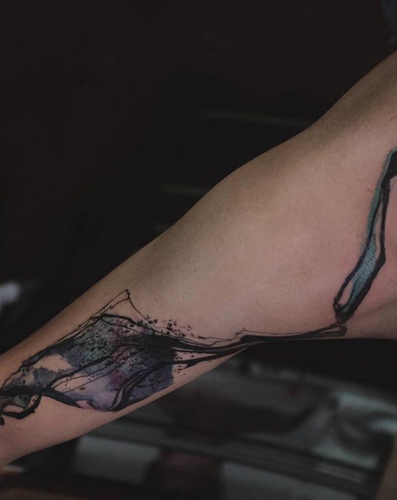 <间隙>纹身图片_背部手臂几何水彩纹身图案