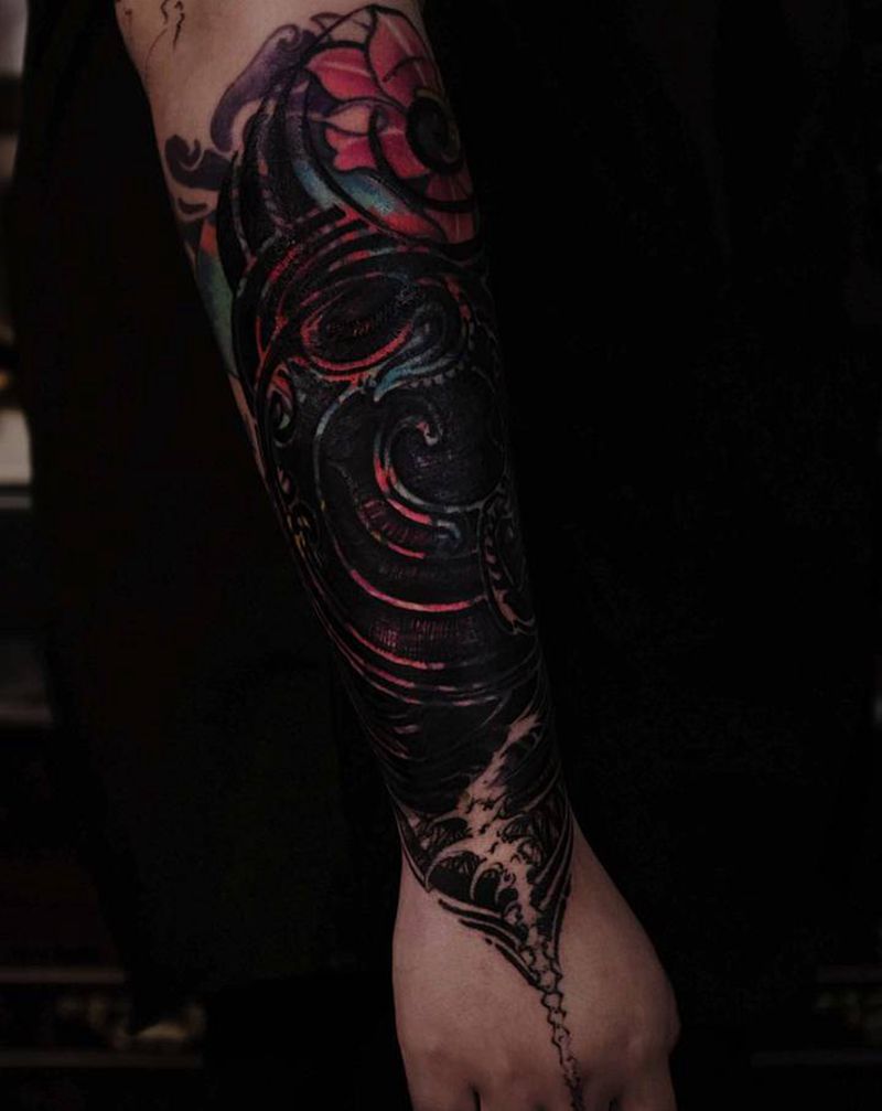 骨质增生_纹身图片_手臂图腾水墨纹身图案