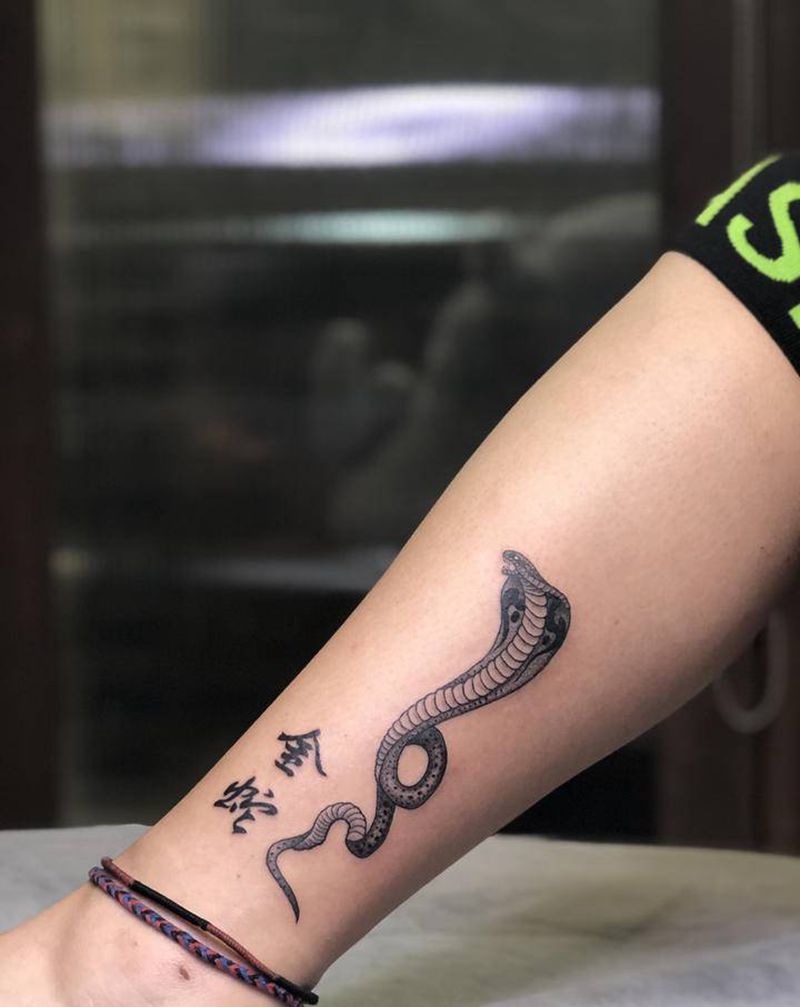 蛇纹身图片_Old School点刺纹身图案