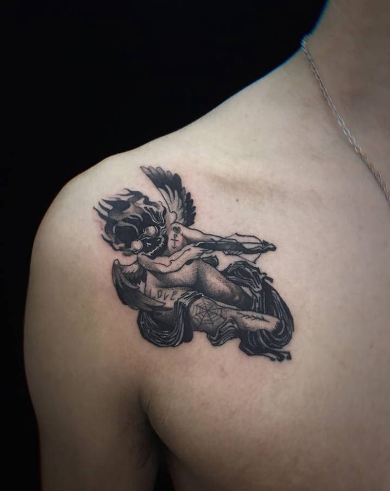 天使恶魔纹身图片_肩部点刺纹身图案