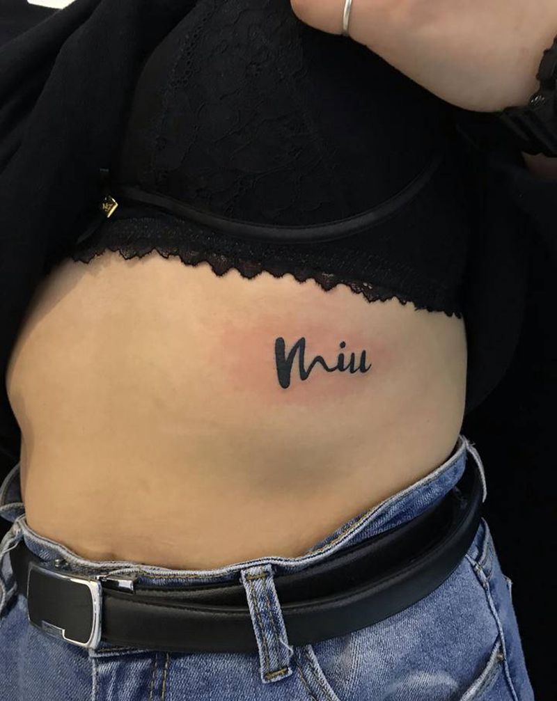 字体纹身图片_腰部花体字纹身图案
