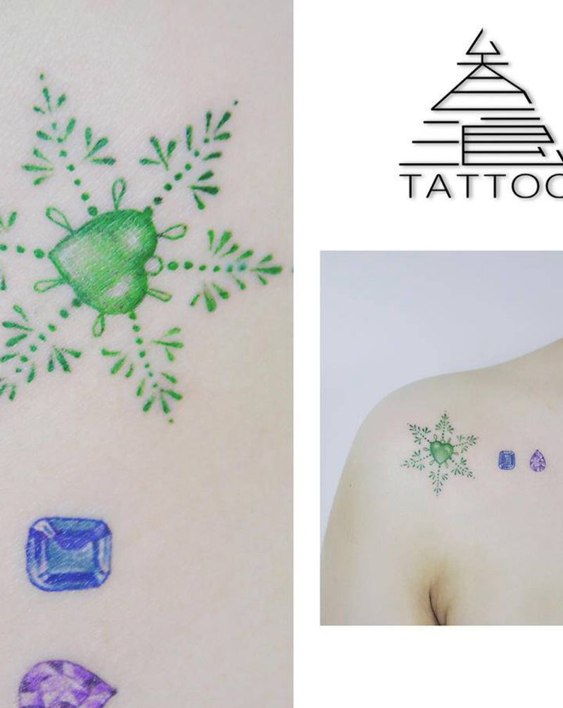 雪花纹身图片_肩部纹身图案