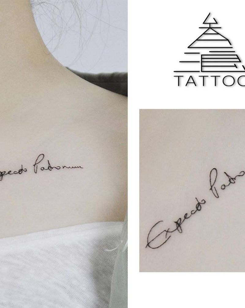 字母纹身图片_胸部纹身图案