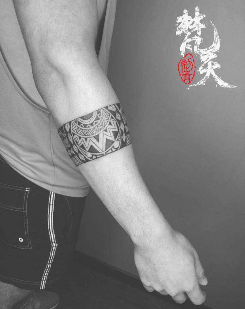 图腾臂环纹身图片_手臂手部图腾几何纹身图案