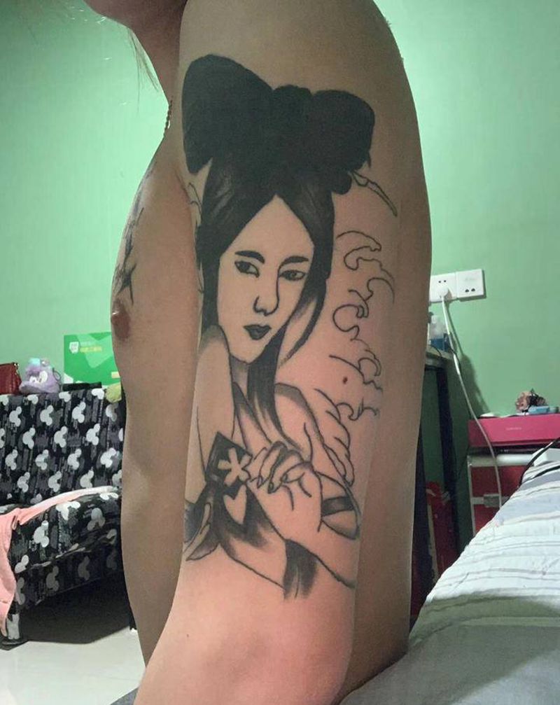 老泪纵横纹身图片_手臂新传统纹身图案