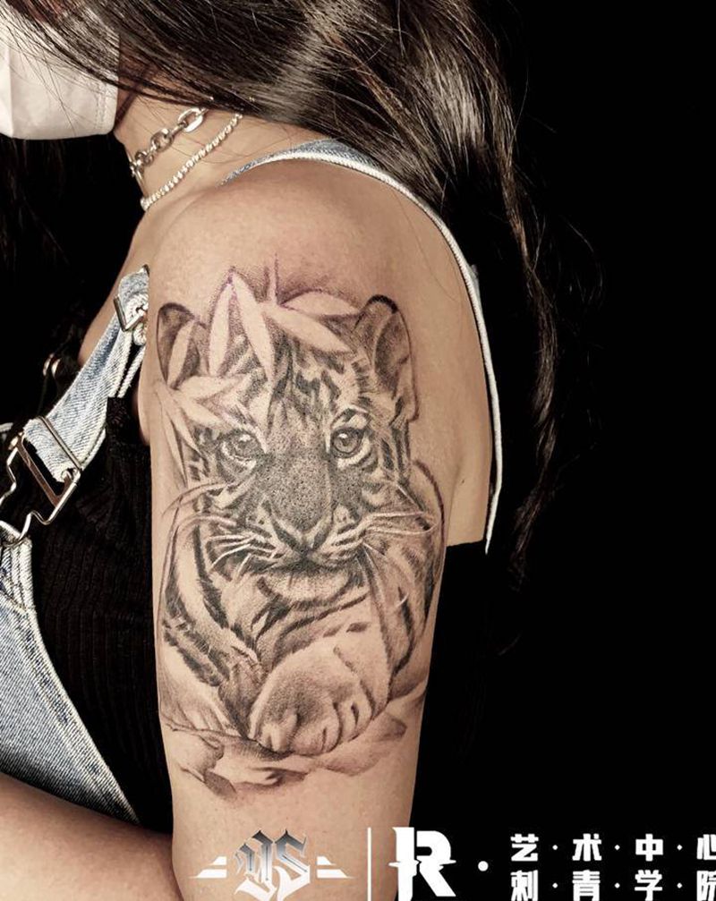小老虎纹身图片_手臂欧美写实纹身图案