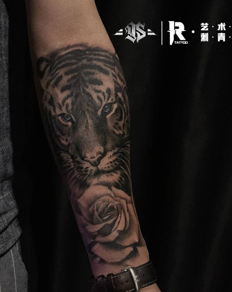 老虎玫瑰纹身图片_手部手臂欧美写实纹身图案