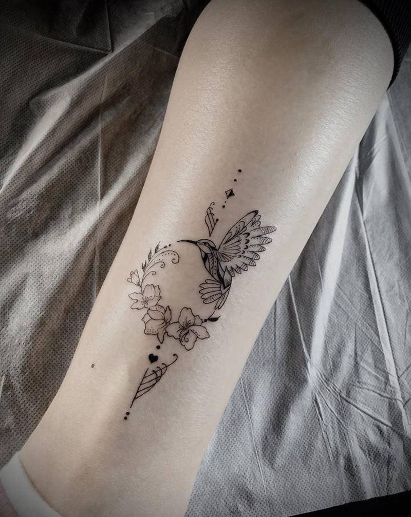 女生脚踝精致小图纹身图片_腿部脚部点刺几何花小鸟纹身图案