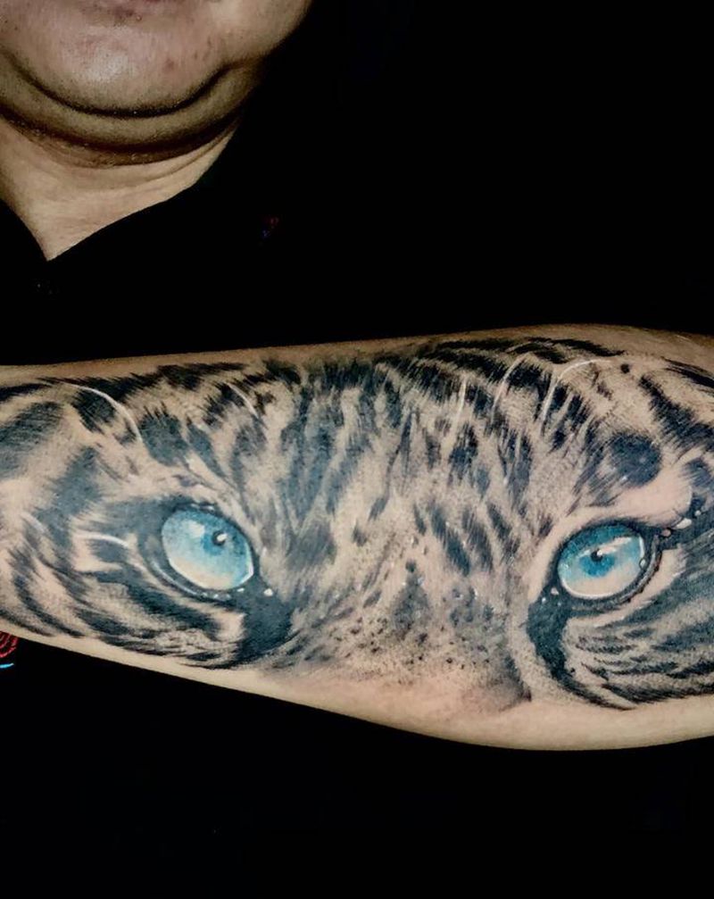 小臂写实老虎纹身图片_手臂欧美写实老虎纹身图案