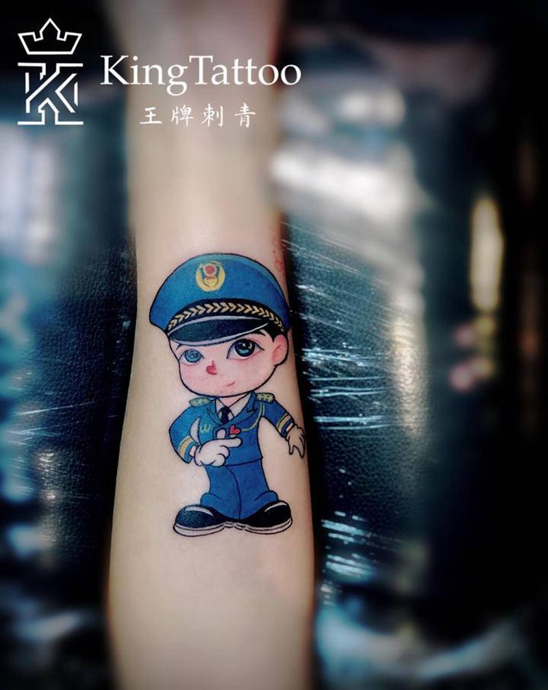 警察小哥哥纹身图片_手臂手部New School水彩警察纹身图案