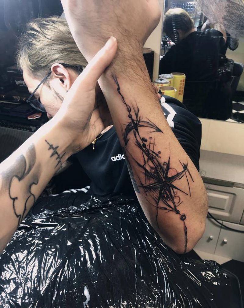 草图风指南针纹身图片_手臂手部几何指南针线稿草图纹身图案