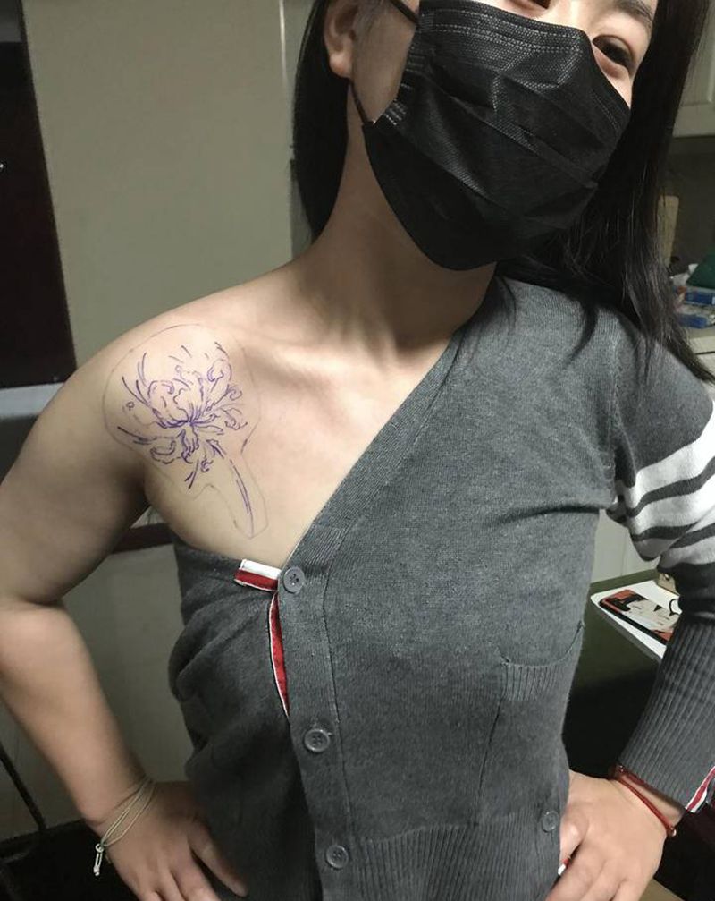 彼岸花纹身图片_胸部纹身图案