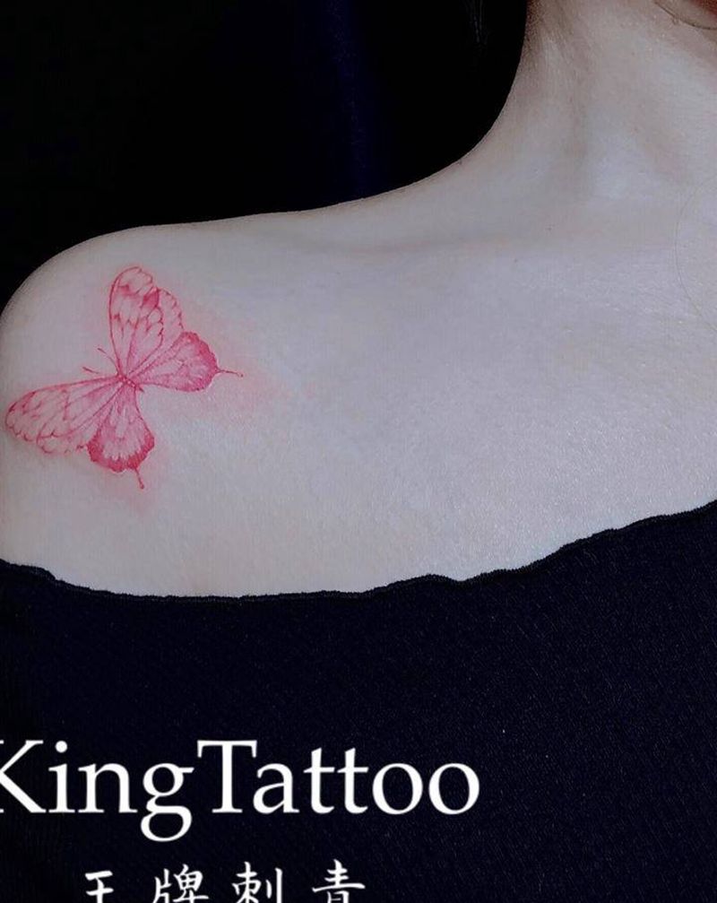 肩头粉蝴蝶纹身图片_肩部水彩点刺蝴蝶纹身图案