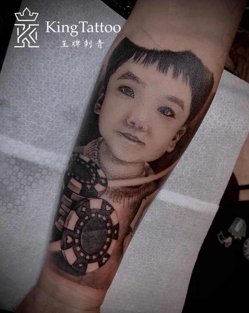 人物肖像写实纹身图片_手臂欧美写实头像筹码纹身图案