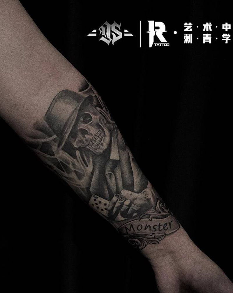 欧美写实骷髅包小臂纹身图片_欧美写实纹身图案