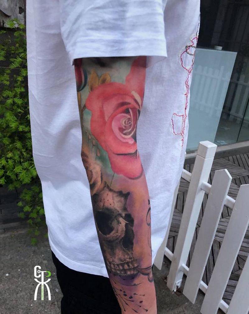玫瑰，骷髅纹身图片_手臂纹身图案