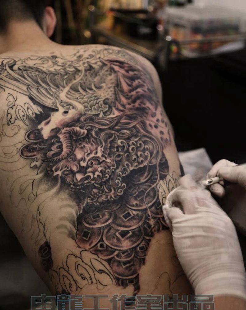貔貅纹身图片_背部新传统纹身图案