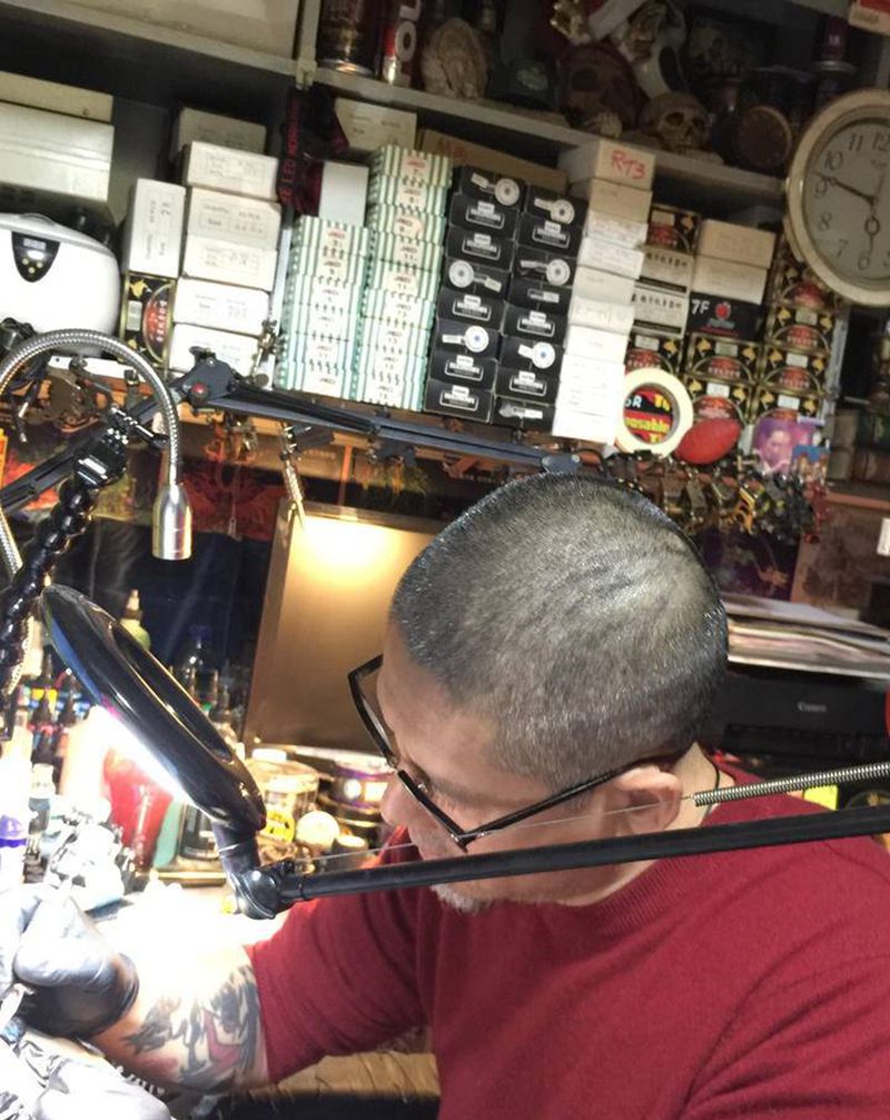 圣诞小叮当纹身图片_腿部水彩纹身图案