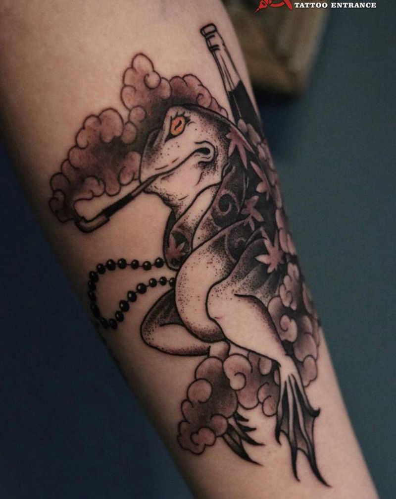 烟斗可乐蛙纹身图片_手臂老传统新传统蛙蛤蟆蟾蜍纹身图案