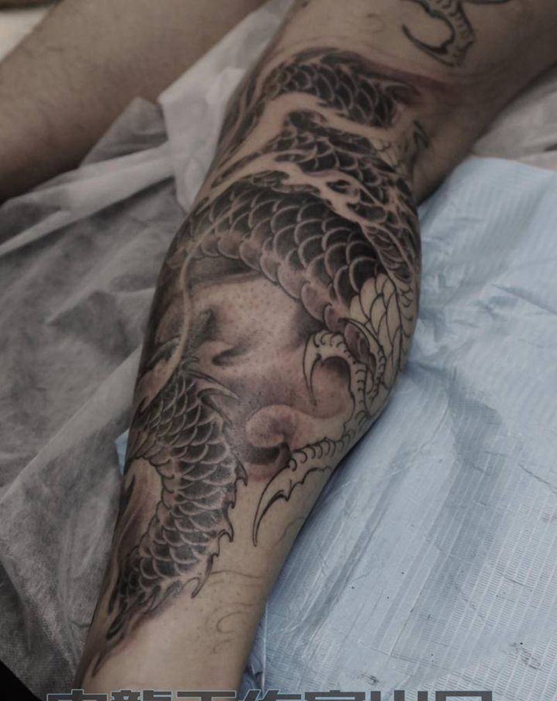 盘龙腿未完纹身图片_新传统纹身图案