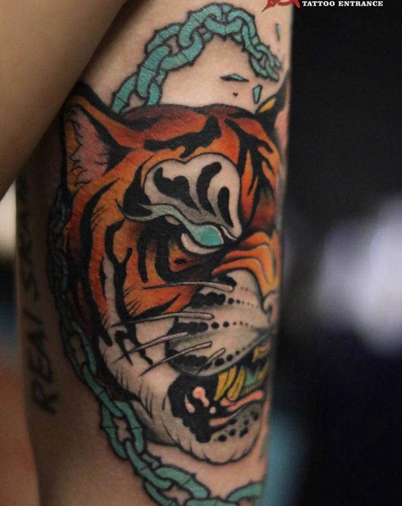 New school虎头纹身图片_手臂New School虎头老虎虎纹身图案