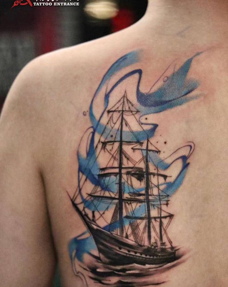 蓝帆纹身图片_肩部背部欧美写实水彩船帆船水彩纹身图案