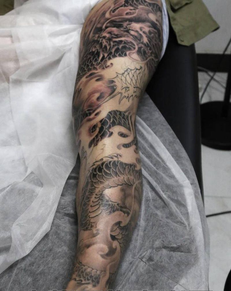 盘龙腿纹身图片_新传统纹身图案