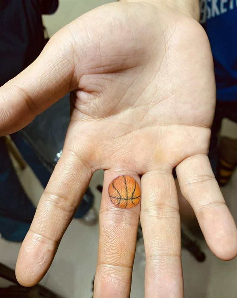 篮球纹身图片_手部New School纹身图案