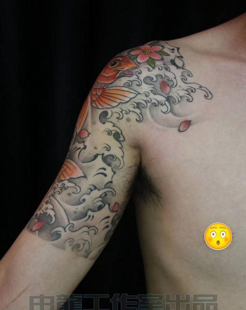 锦鲤纹身图片_手臂新传统纹身图案