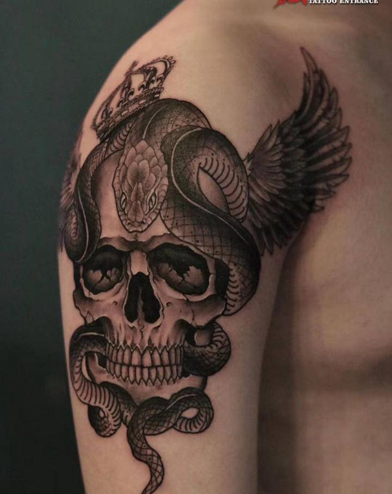 骷髅头与蛇纹身图片_手臂欧美写实骷髅蛇翅膀纹身图案
