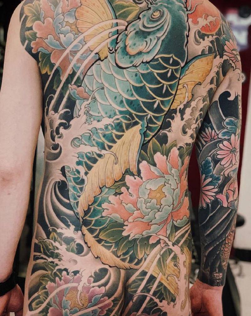 鱼纹身图片_背部新传统纹身图案