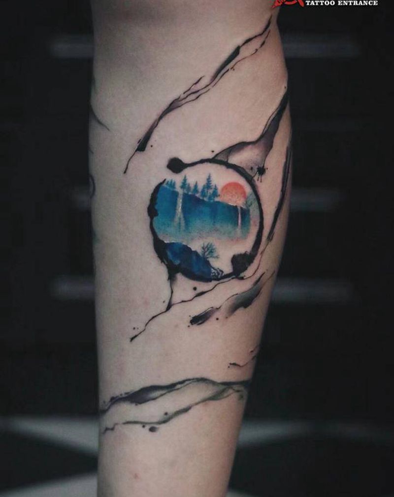 水墨纹身图片_腿部水墨图腾水墨马风景纹身图案