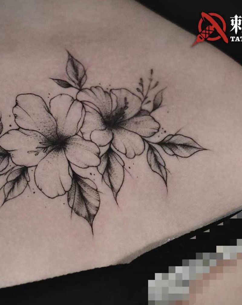 素花纹身图片_肩部胸部点刺素花花纹身图案