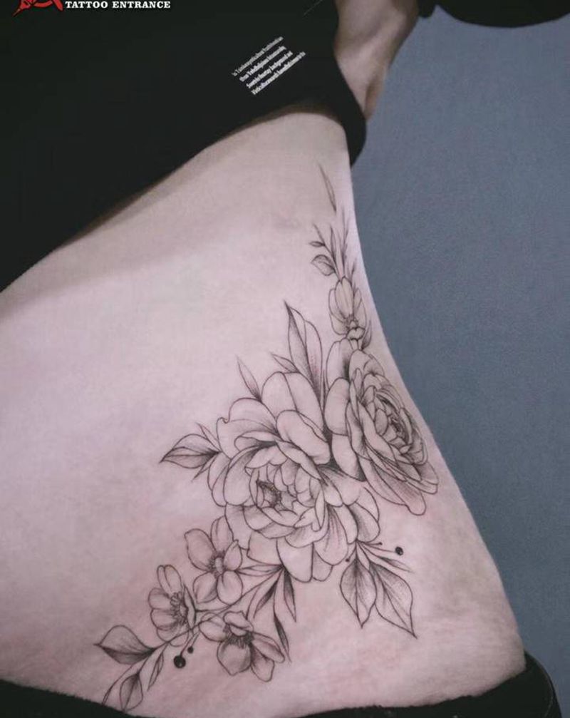 素花纹身图片_腰部点刺欧美写实素花花纹身图案