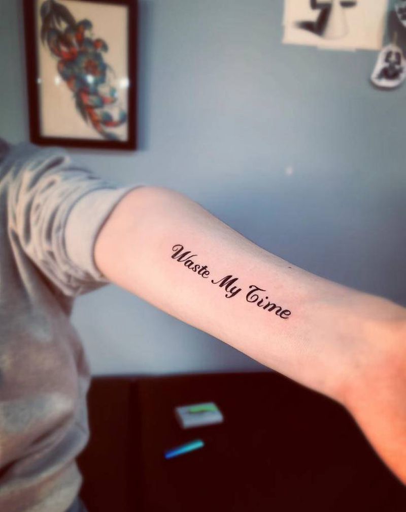 第一次纹身来串英文纹身图片_手臂花体字纹身图案