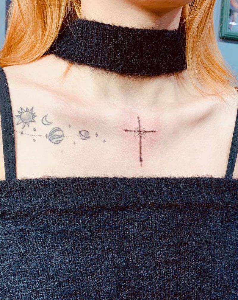 十字架纹身图片_胸部几何纹身图案
