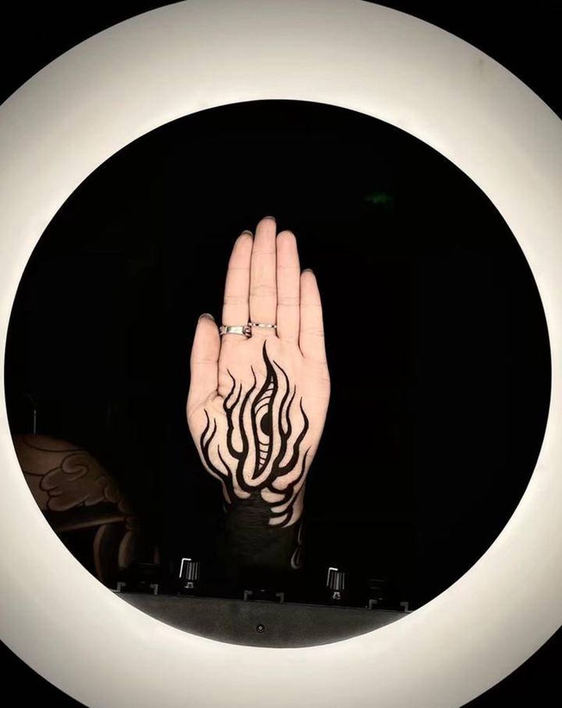 手眼纹身图片_手部图腾纹身图案