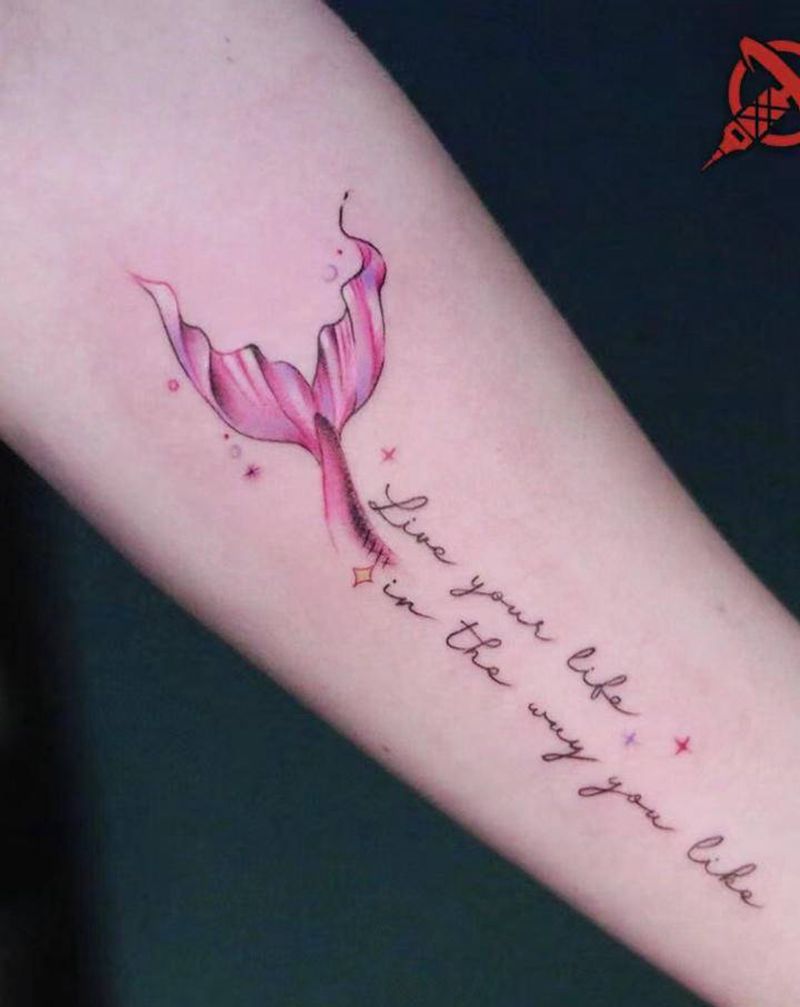 美人鱼纹身图片_手臂水彩美人鱼鱼尾水彩纹身图案