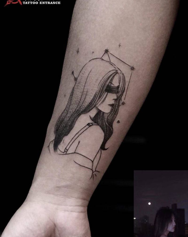 女孩纹身图片_手臂点刺几何纹身图案