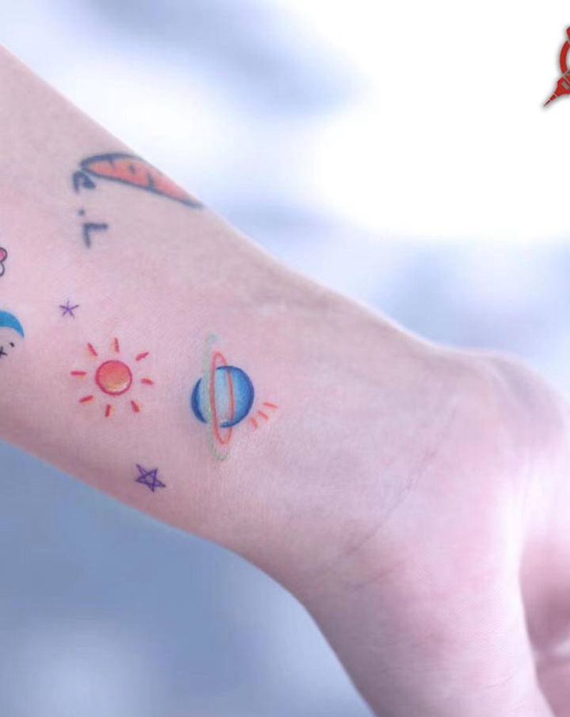 星球纹身图片_手臂水彩星球宇宙小清新纹身图案