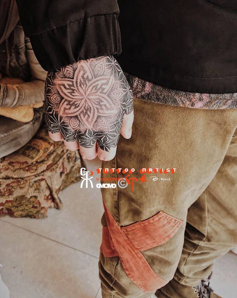 人狠话不多纹身图片_手部点刺纹身图案