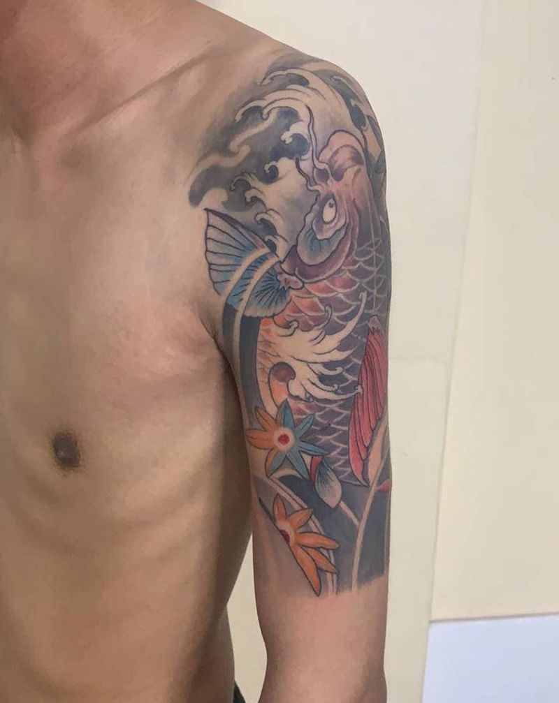 鱼纹身图片_手部新传统纹身图案