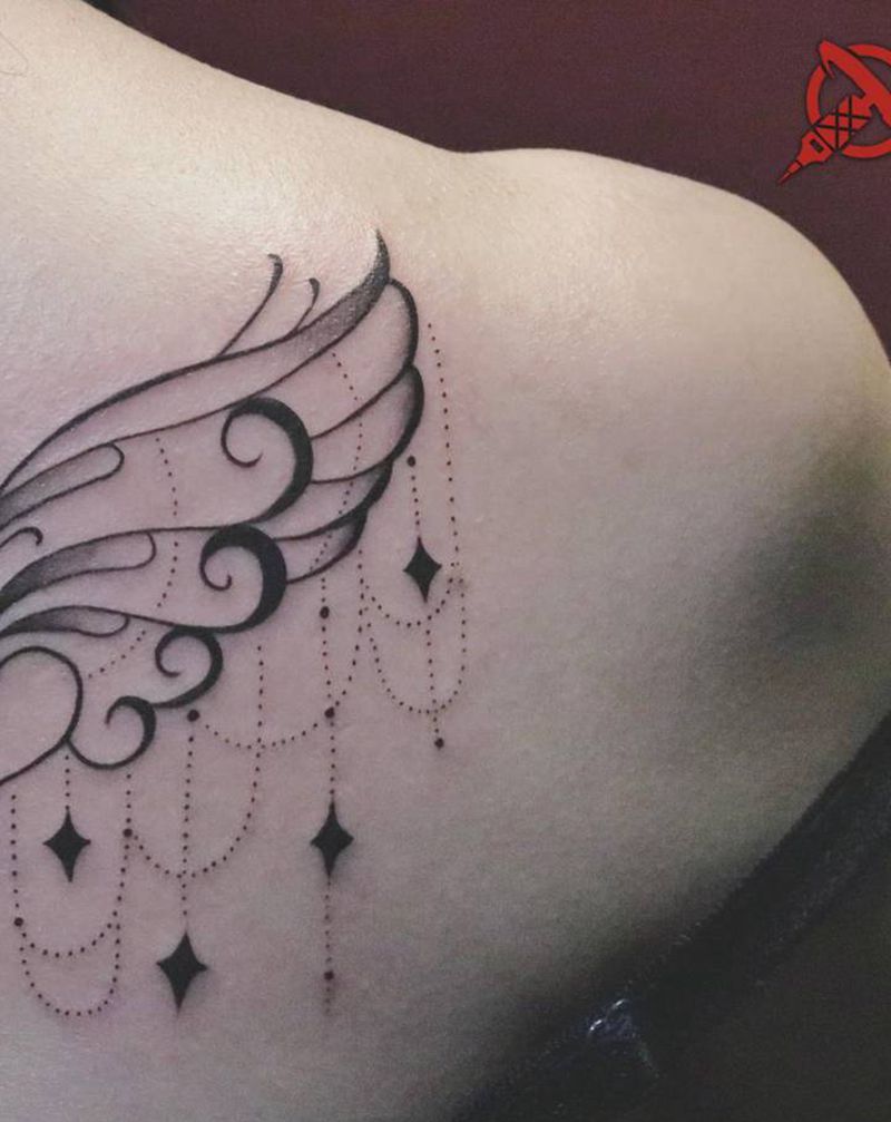 翅膀纹身图片_肩部背部点刺几何翅膀后肩肩胛骨纹身图案