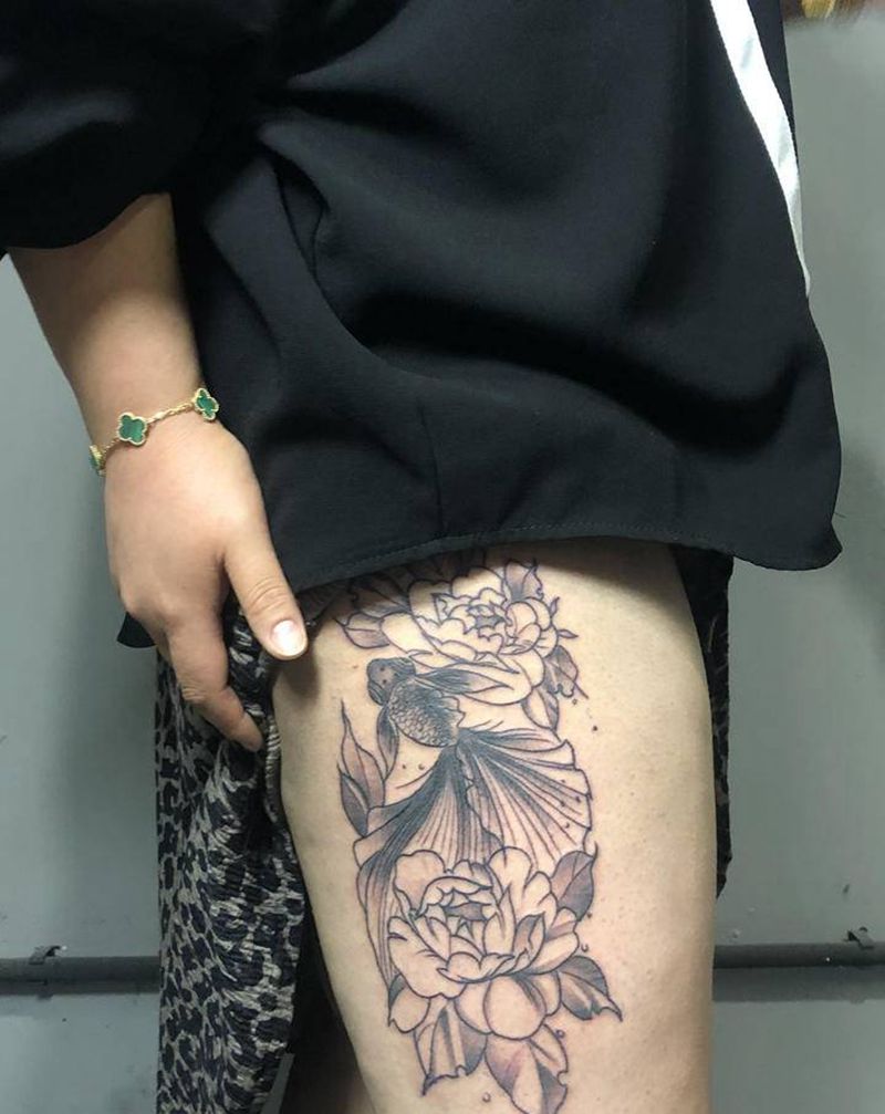 金鱼纹身图片_腿部鱼花纹身图案