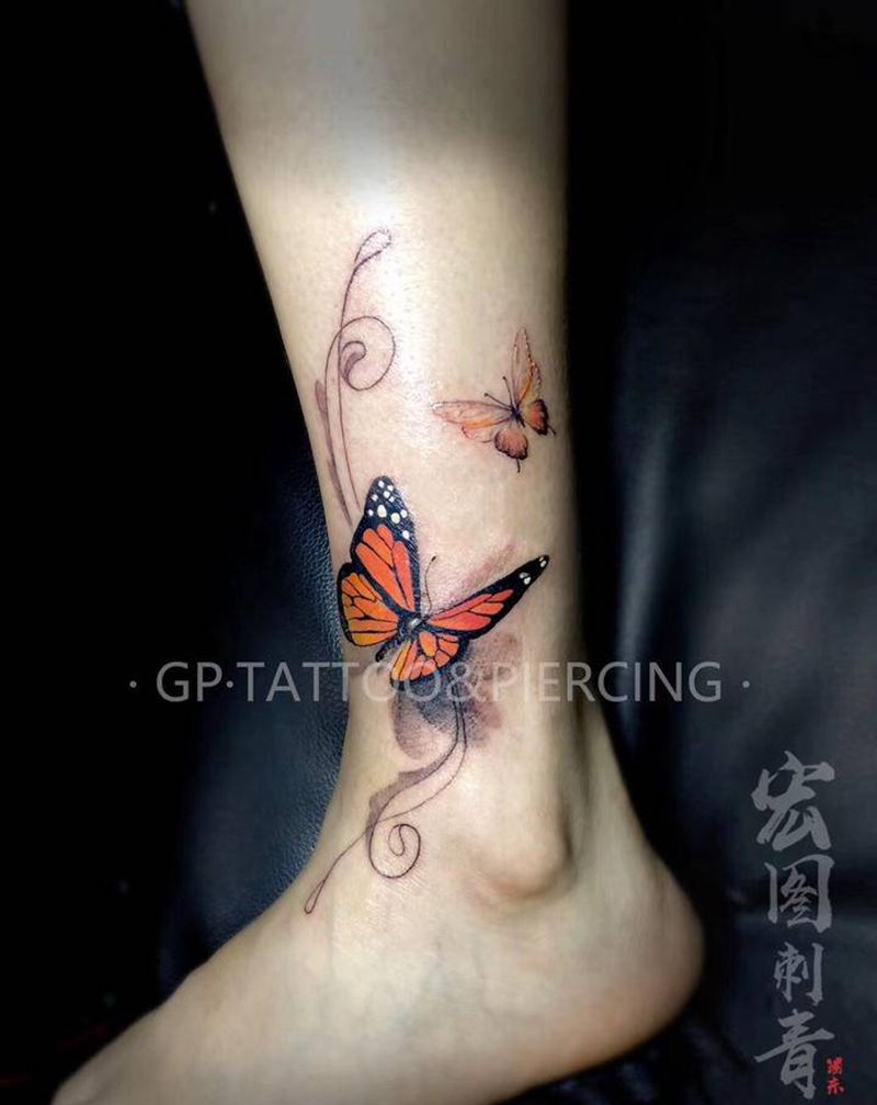 疤痕遮盖小虎贴纹身图片_脚部水彩欧美写实蝴蝶纹身图案