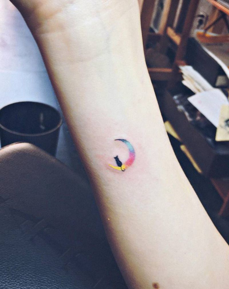 小清新月亮纹身图片_手臂纹身图案